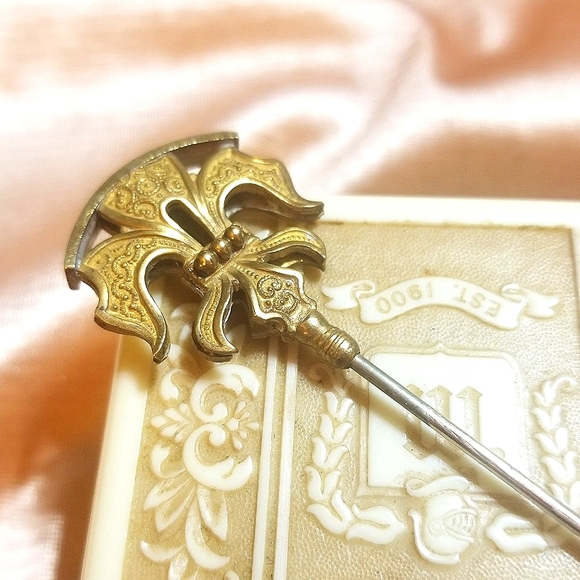 Antique Jewelry - Victorian Era Etruscan Revival Fluer De Lis Hat Pin